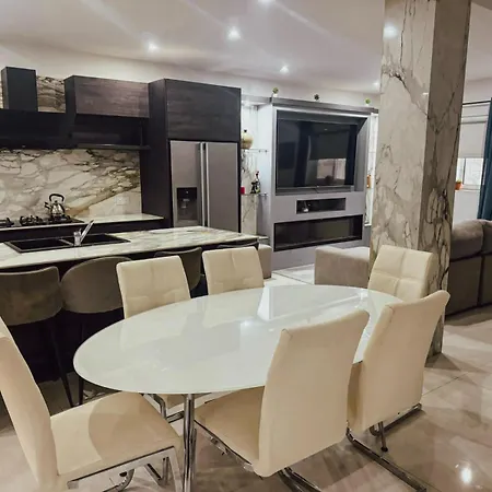 Private Pool Ultra Modern 4 Bedroom Playstation Play & Garage * Ta Cantar