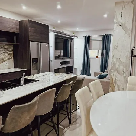 Villa Private Pool Ultra Modern 4 Bedroom Playstation Play & Garage *