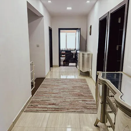 Private Pool Ultra Modern 4 Bedroom Playstation Play & Garage *