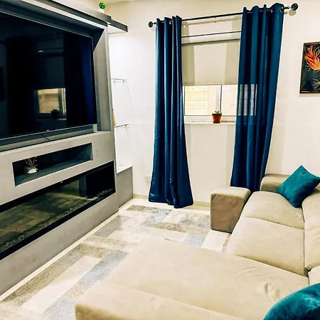 Private Pool Ultra Modern 4 Bedroom Playstation Play & Garage Villa *