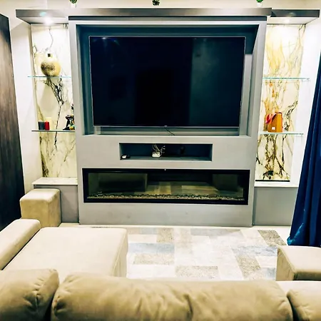 Villa Private Pool Ultra Modern 4 Bedroom Playstation Play & Garage *