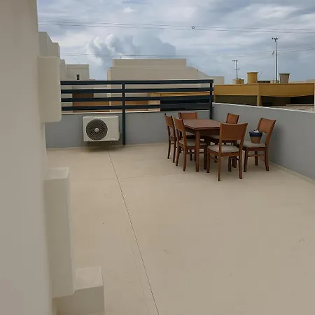 Private Pool Ultra Modern 4 Bedroom Playstation Play & Garage *
