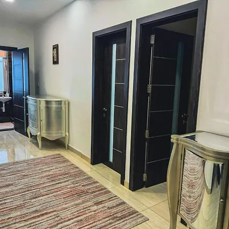 Private Pool Ultra Modern 4 Bedroom Playstation Play & Garage