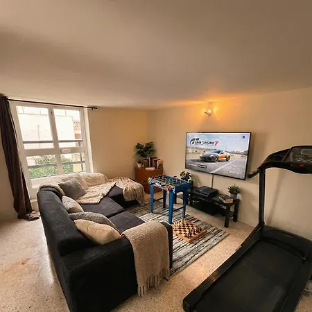 Private Pool Ultra Modern 4 Bedroom Playstation Play & Garage